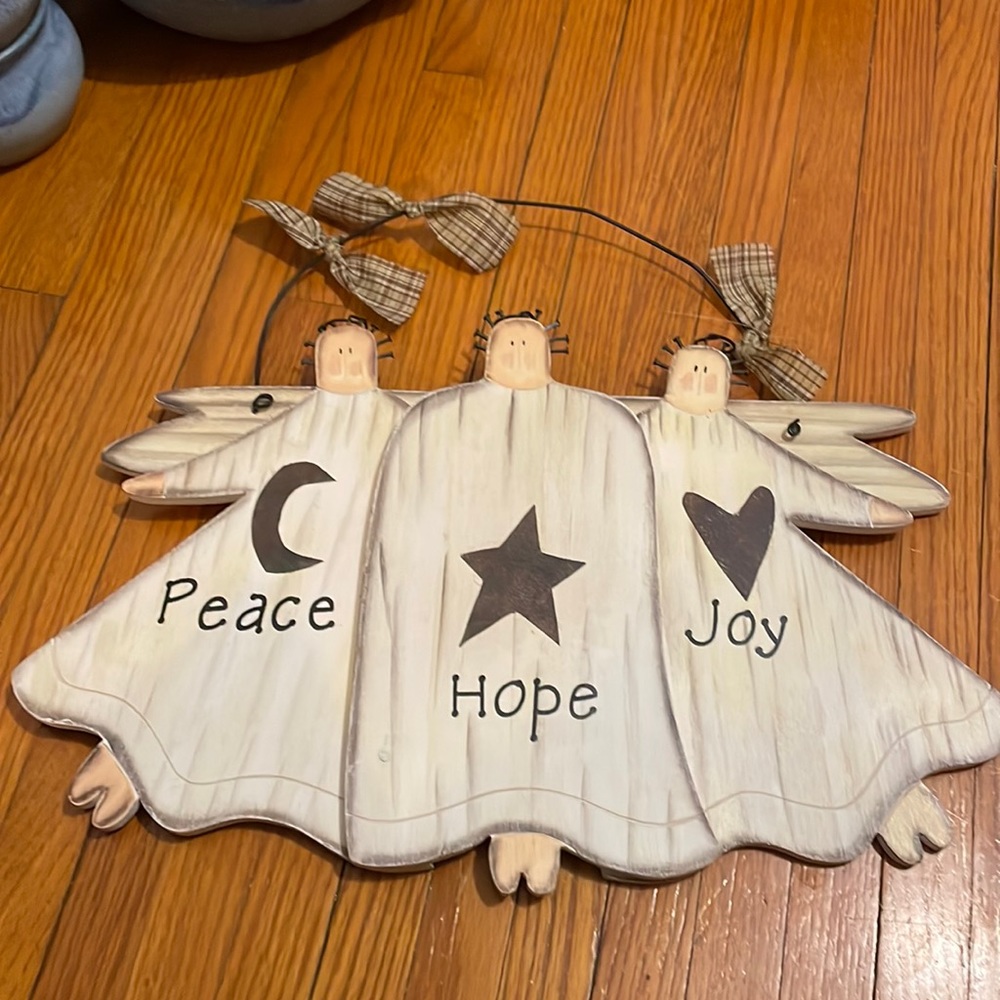 Peace love and Hope wall decor